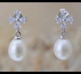Сребърни обеци *Символика*от естествени бели перли 